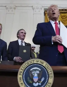 УНИКНУТИ ТАРИФІВ ТРАМПА.