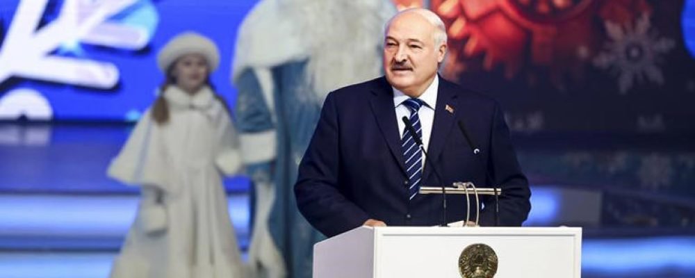 Лукашенко нервничает.