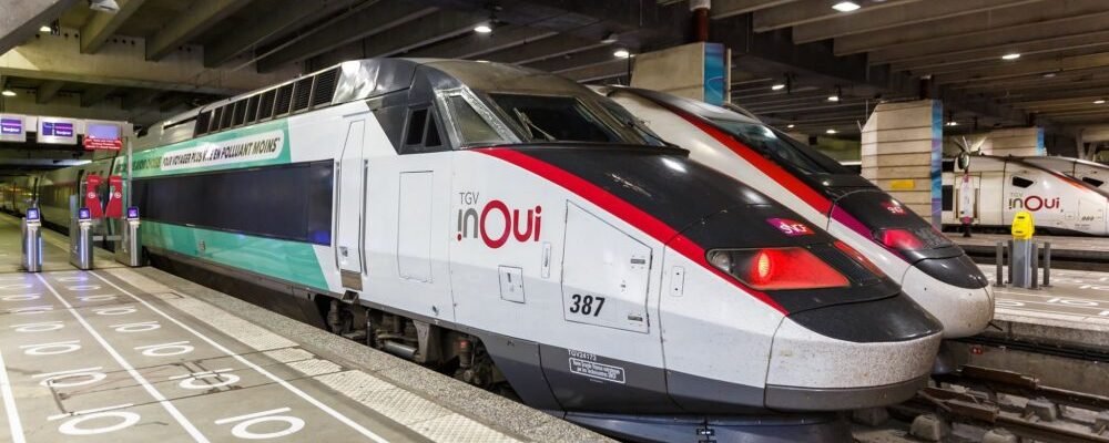 ПЕРВЫЙ СКОРОСТНОЙ ПОЕЗД.