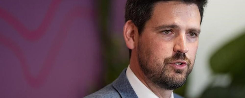 ИИ в Министерстве Эмиграции.