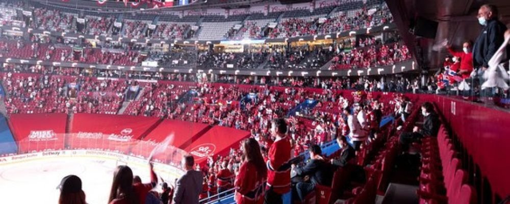 По чайной ложке.