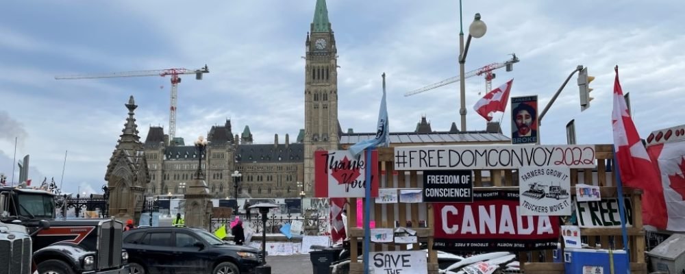      «Люди во всём мире смотрят на Канаду».