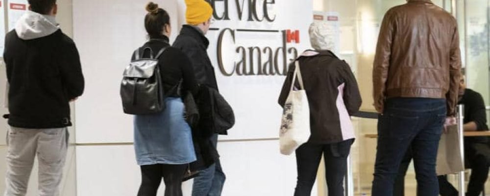 В очереди за паспортом.