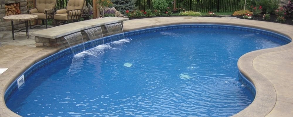 ОСТОРОЖНО: БАССЕЙН!