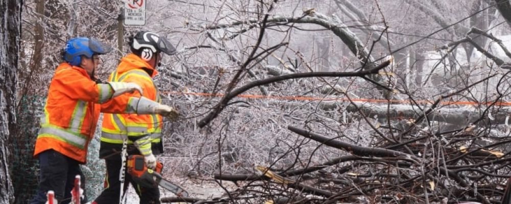 Свет вернули, но не всем.