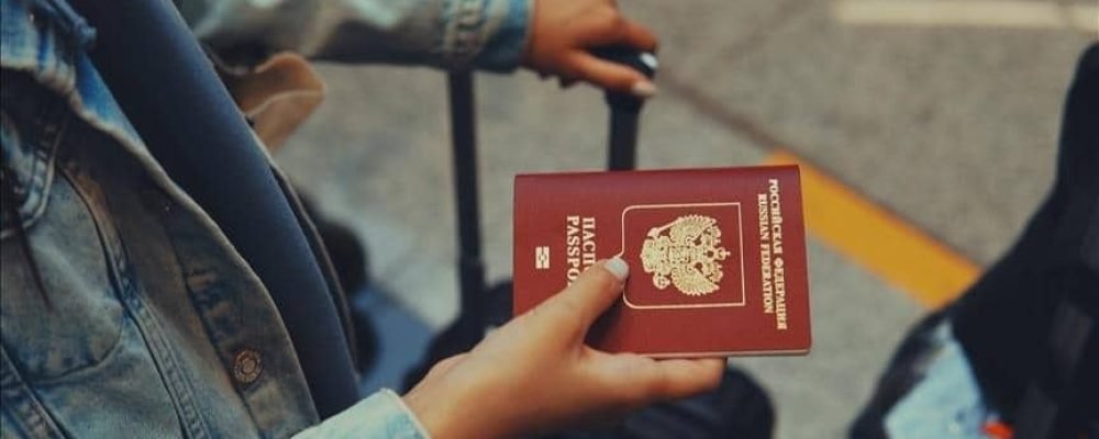 ХОТЯТ В КАНАДУ.