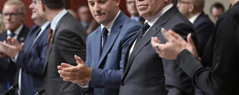 АВТОРИТАРНИЙ ДРЕЙФ.