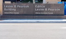 СКОРОЧЕННЯ В МЗС КАНАДИ.