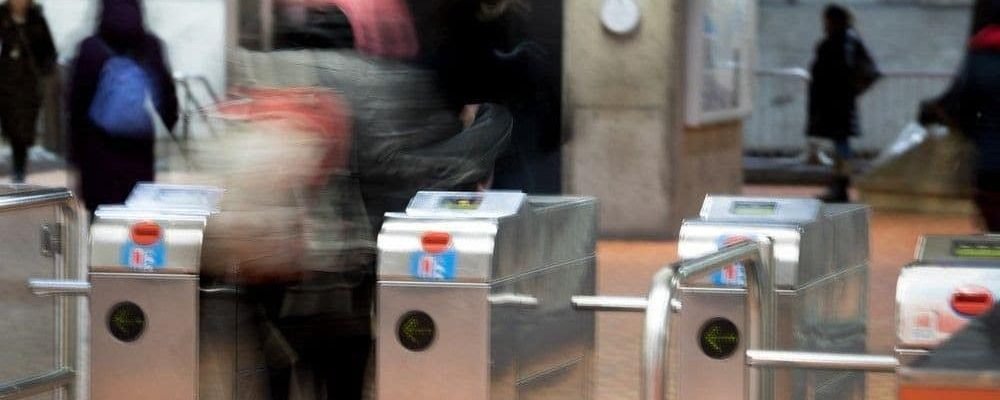 ТЕЛЕФОН ЗАМІСТЬ КАРТКИ.