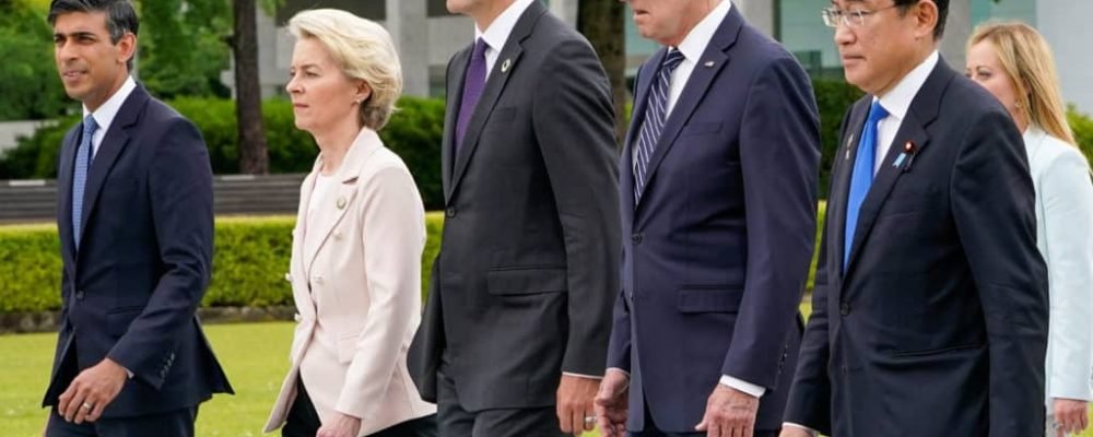 Вялікая сямёрка ўзмацняе ціск на Крэмль.