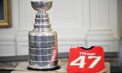 ТРАМП: "НІ ХОКЕЮ, НІ МОСТУ!"