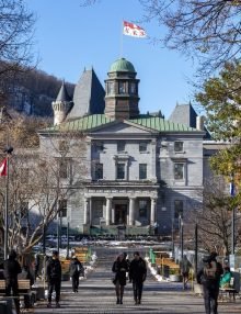 УРЯД КВЕБЕКУ ІГНОРУЄ РІШЕННЯ СУДУ.