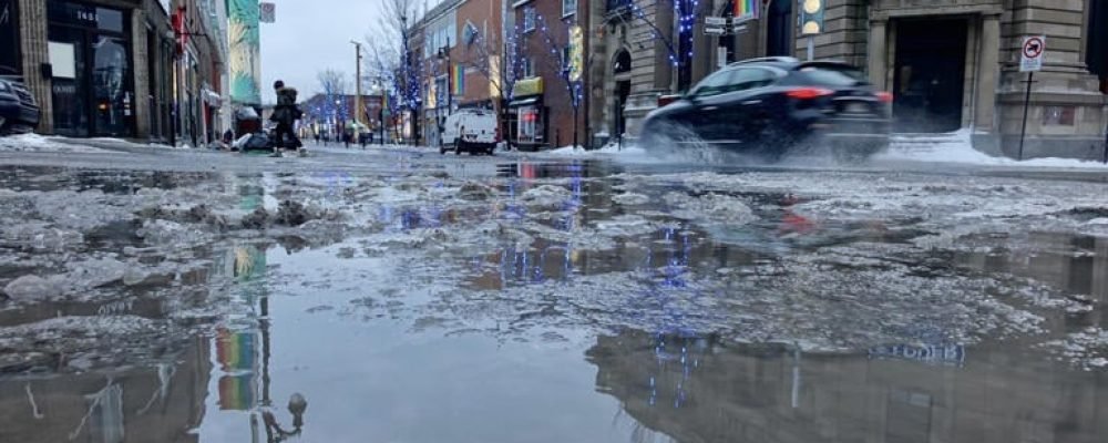 КРАЩЕ ЗАЛИШАТИСЬ ВДОМА.