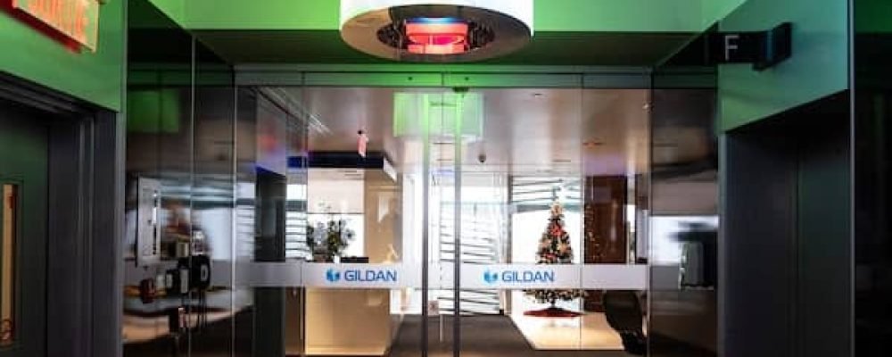 ХТО ПРОДАВАТИМЕ ФУТБОЛКИ?