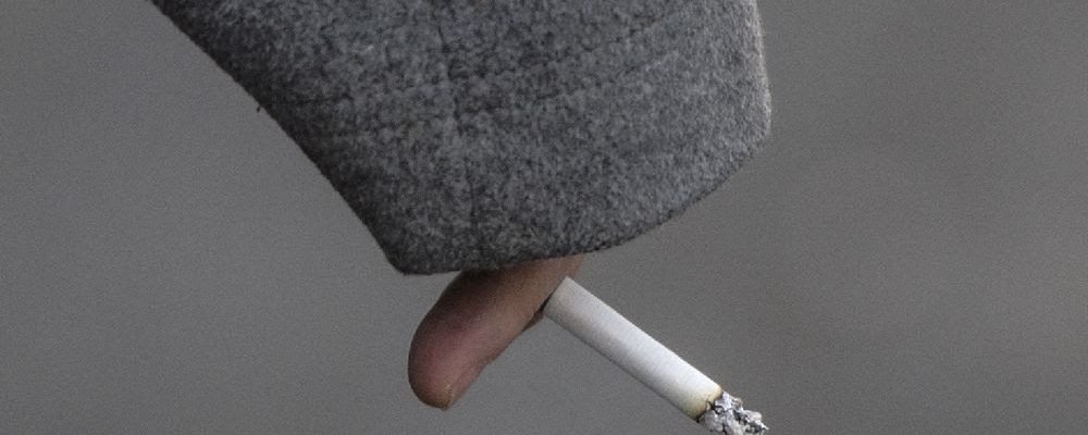 На каждой сигарете.