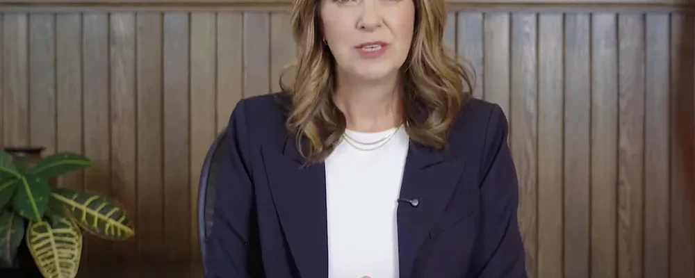 ПРЕМ’ЄР АЛЬБЕРТИ ОГОЛОШУЄ РЕФЕРЕНДУМ З ПИТАННЯ ІМІГРАЦІЇ.