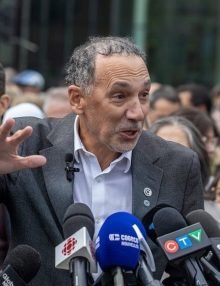 МЕДИКИ ВИМАГАЮТЬ УГОДИ.