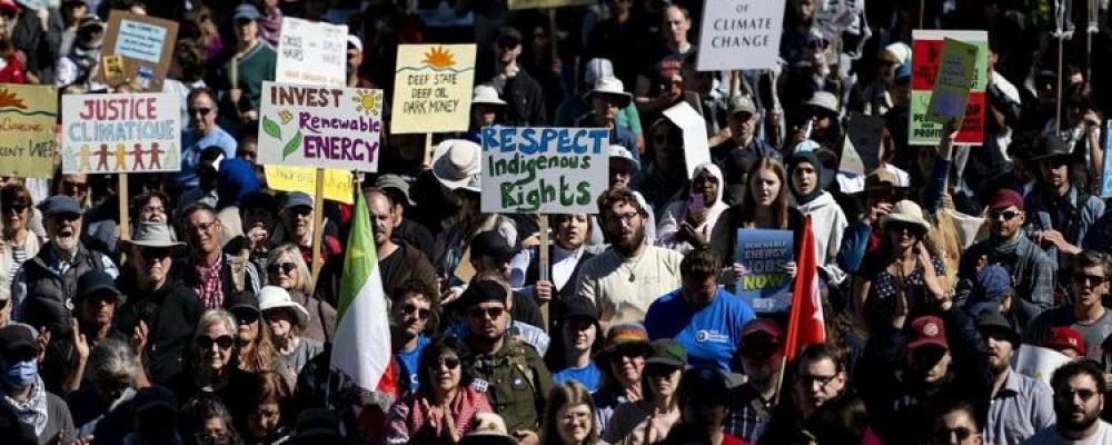 ПРОТЕСТИ У МІСТАХ КАНАДИ.