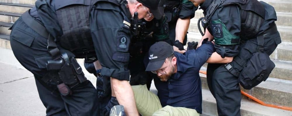 МОНРЕАЛЬ ПРОТИВ MAGA.