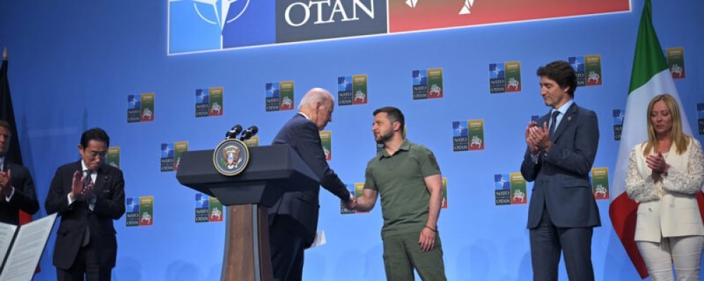 ПОДДЕРЖКА МОЩНАЯ, НО НЕДОСТАТОЧНАЯ.