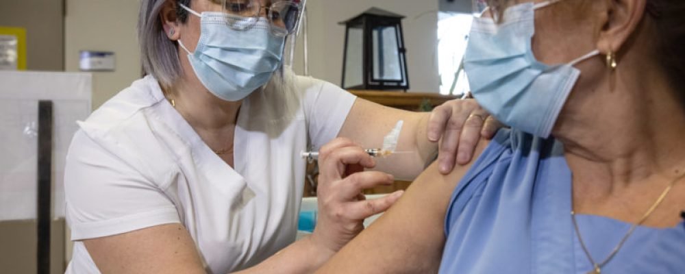 Лишают лицензий.