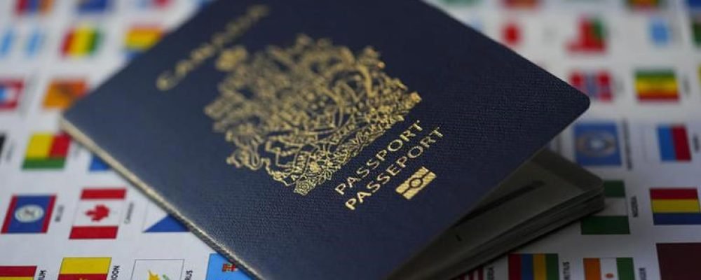 Не хотят гражданства.