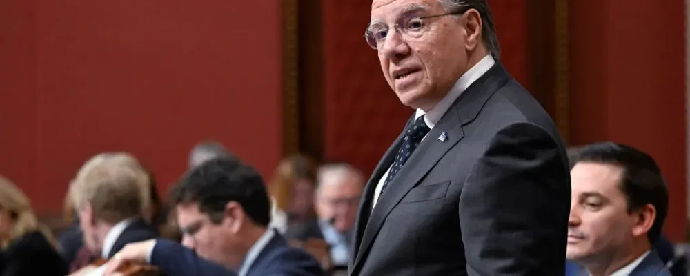 ДЛЯ ЧОГО ЛЕГО ХОЧЕ ПОМІНЯТИ КОНСТИТУЦІЮ?