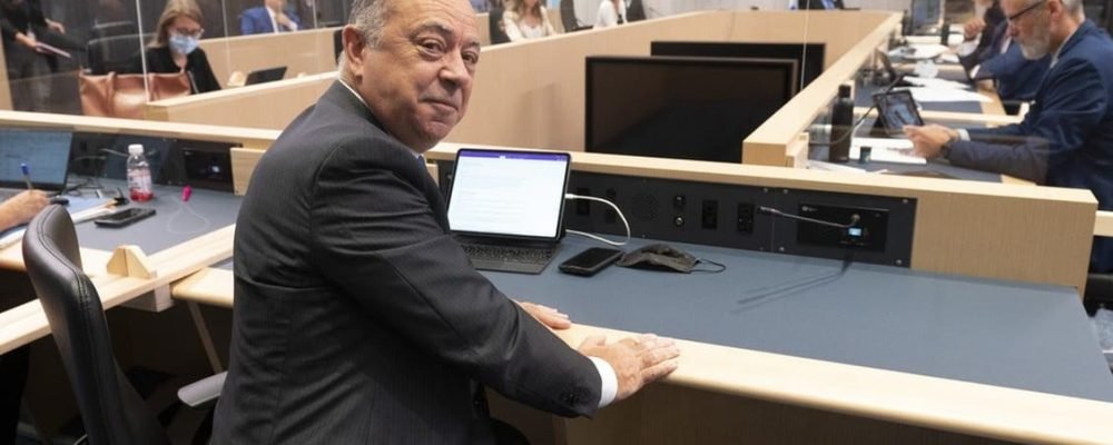 ДЮБЕ ПІШОВ, ЗАЛИШИВШИ ПІСЛЯ СЕБЕ РУЇНИ.