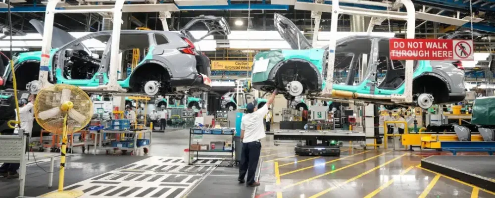 МАШИНИ З БЕНЗИНОВИМ ДВИГУНОМ — КРАПКУ НЕ ПОСТАВЛЕНО.