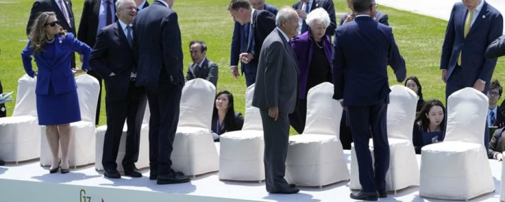 СОЮЗНИКИ ШУКАЮТЬ ГРОШІ.