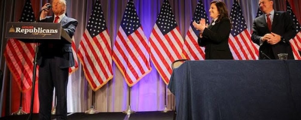 БІЛЬШІСТЬ В ОБОХ ПАЛАТАХ.