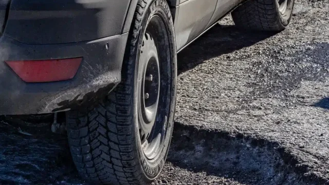 ЯМИ ДОРОГАХ.