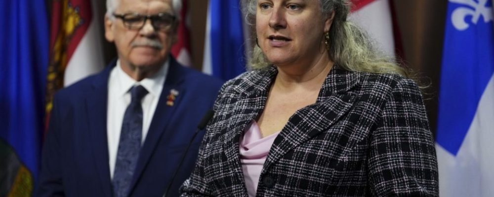 ГОССЛУЖАЩИЕ НЕДОВОЛЬНЫ.