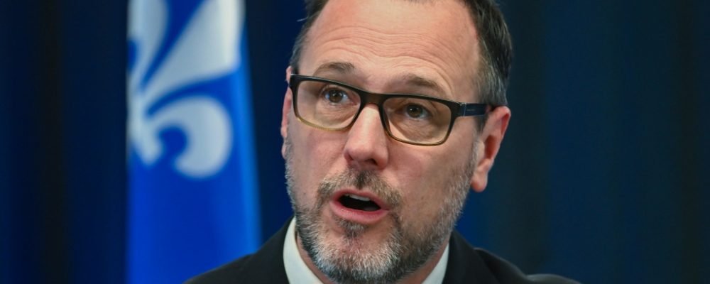 КВЕБЕК СКОРОЧУЄ ІМІГРАЦІЮ.