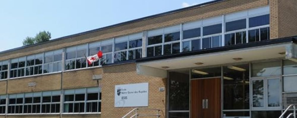 СТІЧНІ ВОДИ В РІЧКУ.