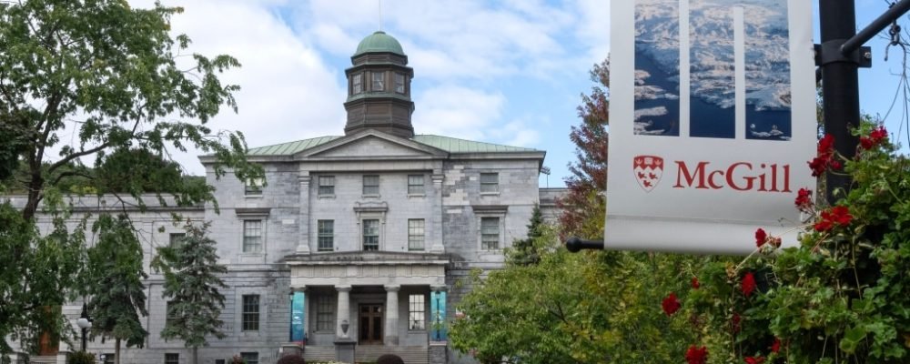 МАКҐІЛЛ ВІДНОВЛЮЄ ЛЕКЦІЇ З ПРАВА.