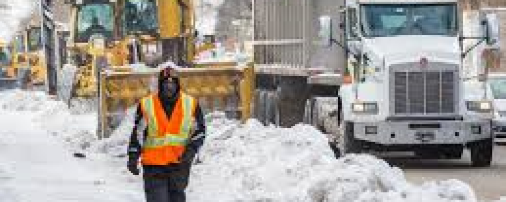 Падал прошлогодний снег