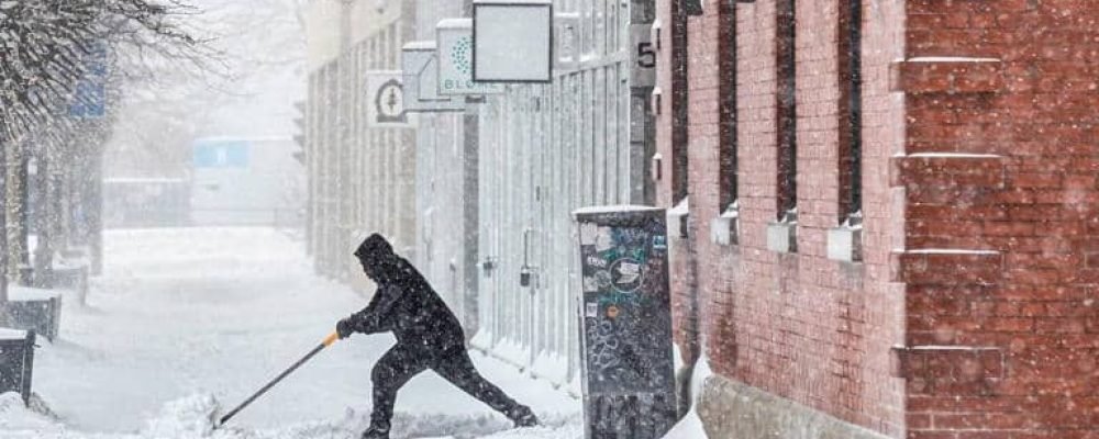 А снег идет…