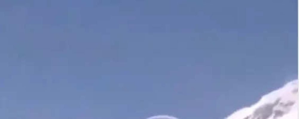 Сбит в небе над Юконом.