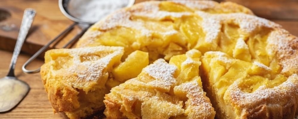 Яблочная шарлотка.