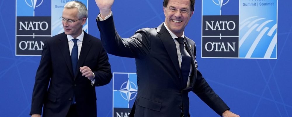 ПІДТРИМАТИ УКРАЇНУ.